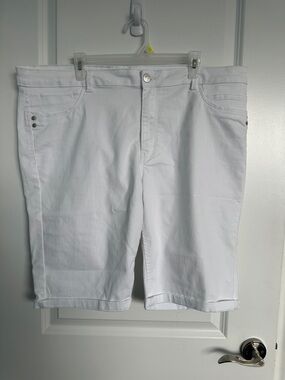 Men's White Denim Jean Shorts - Classic Five-Pocket Style